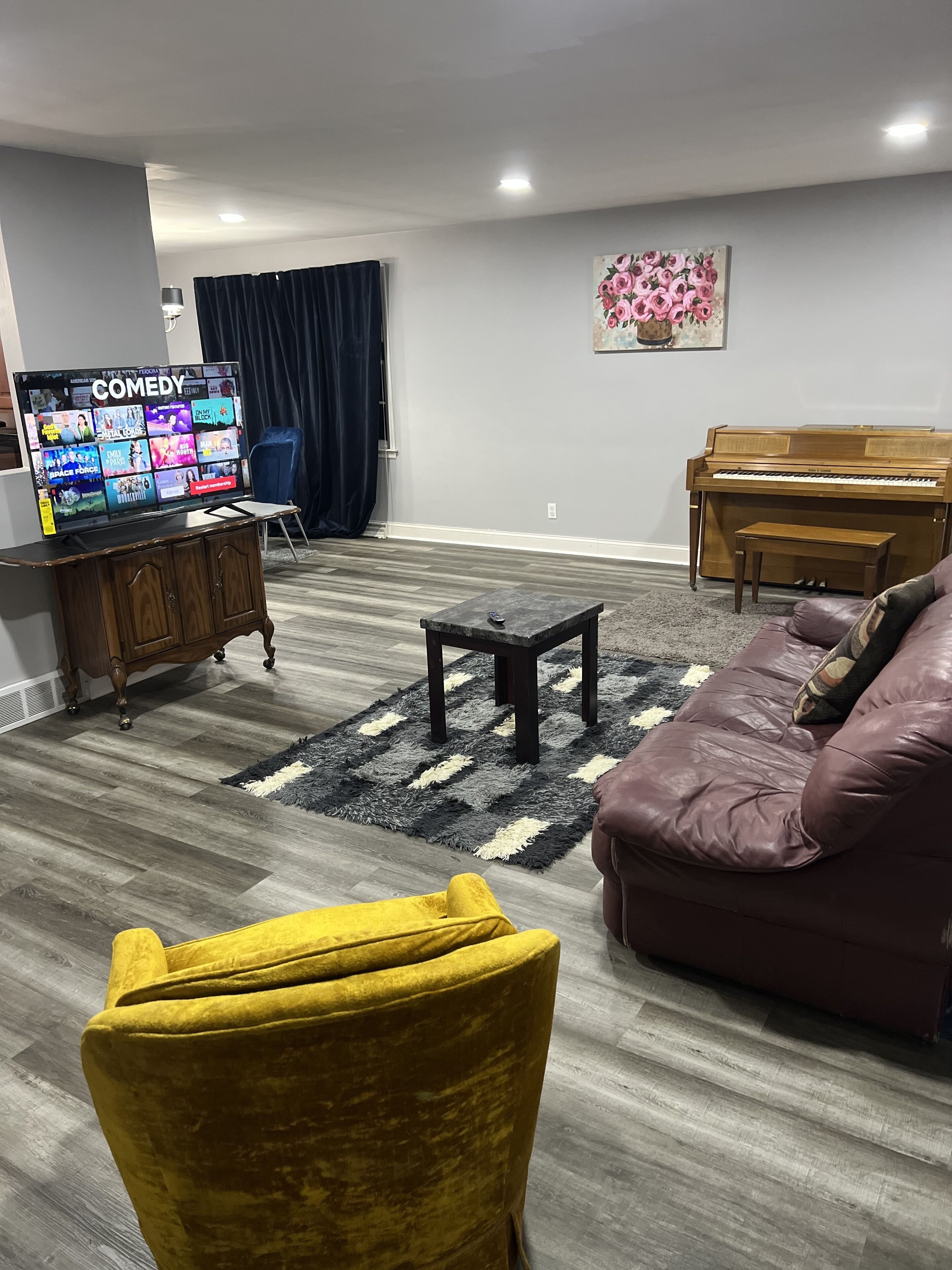 Eastwood House With Games Room & Parking