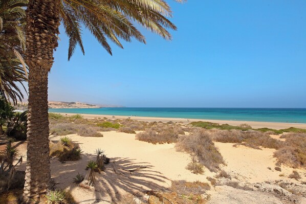 Beach nearby - Vacation Home "Casa Paco 2" with Sea View, Private Balcony & Shared Pool (Costa Calma)