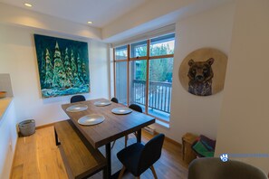 Dining - Fully renovated condominium in Stoney Creek Northstar. Village location, Pool, Hot Tub, Free Parking (Whistler)