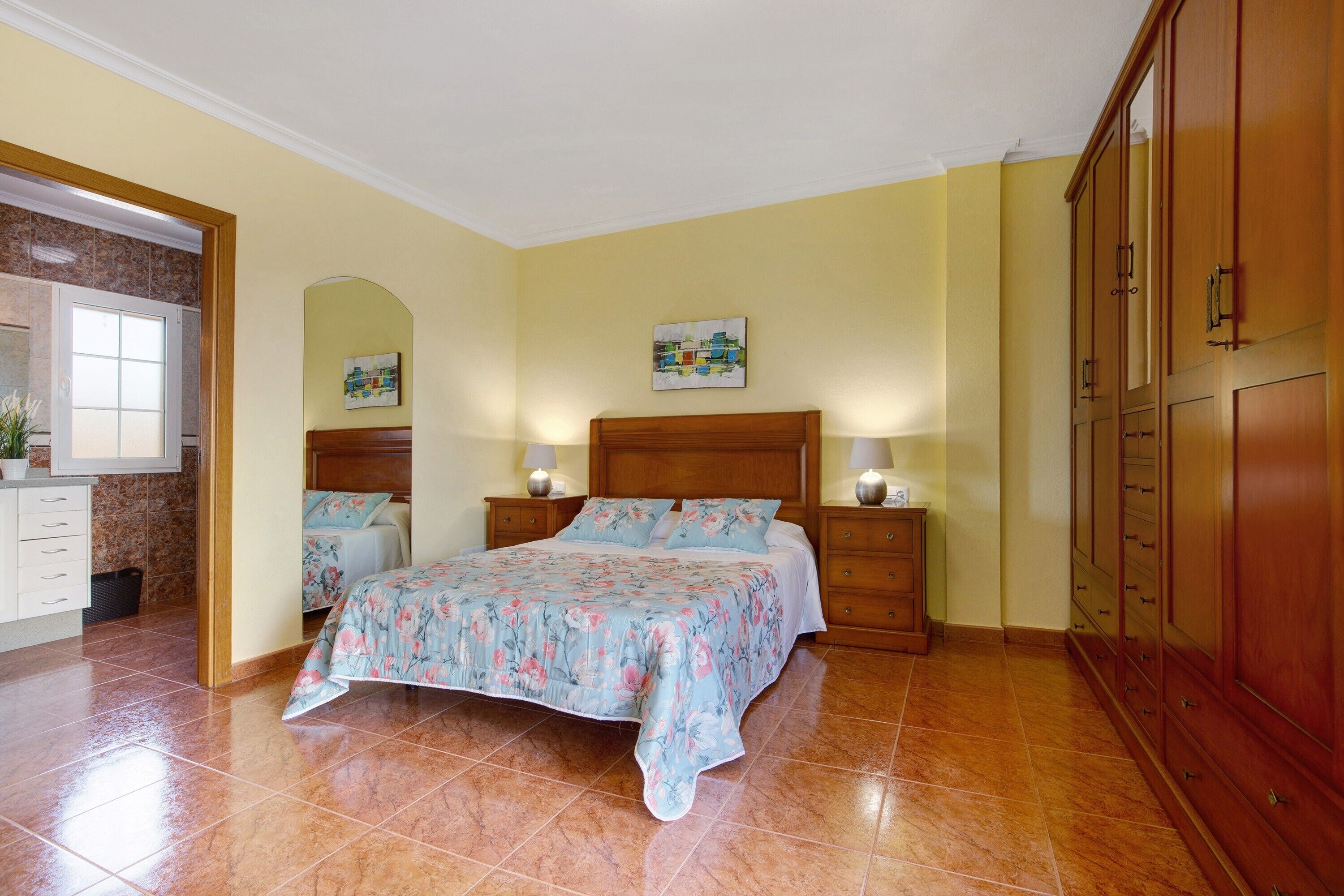 2 sovrum, strykjärn/strykbräda, gratis wi-fi och sängkläder