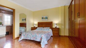 2 sovrum, strykjÀrn/strykbrÀda, gratis wi-fi och sÀngklÀder