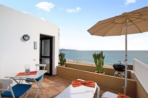 Outdoor dining - Holiday home "Torre 5" with Sea View, Terrace & Wi-Fi (Costa Calma)