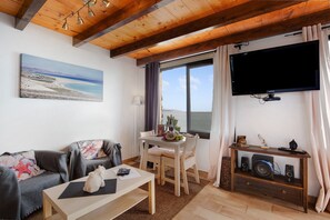 TV - Holiday home "Torre 5" with Sea View, Terrace & Wi-Fi (Costa Calma)