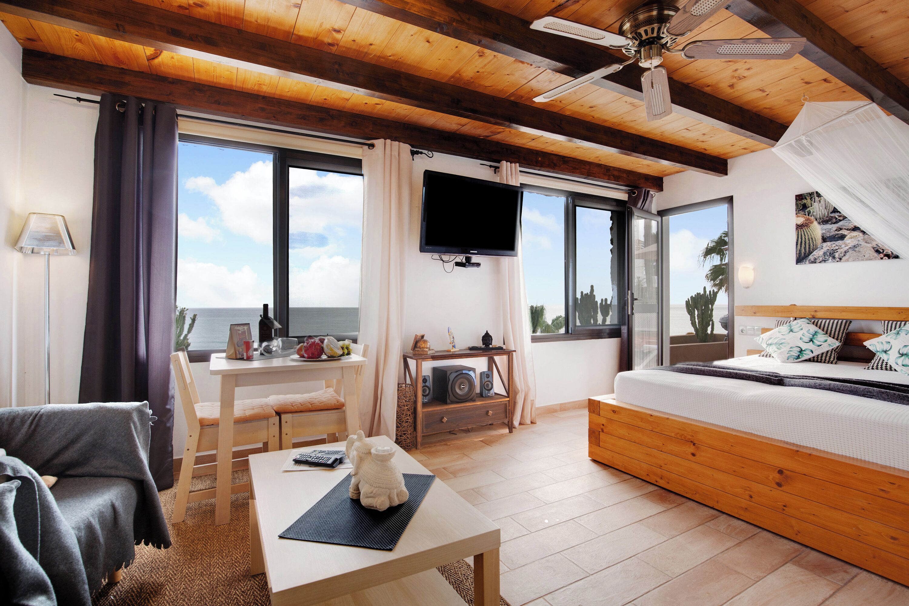 1 chambre, fer et planche à repasser, Wi-Fi gratuit, draps fournis