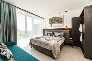 Hochwertige Bettwaren, Daunenbettdecken, Pillowtop-Betten, Zimmersafe