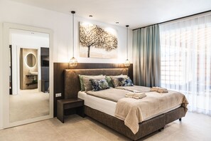 Leilighet – deluxe, 2 soverom | Sengetøy av topp kvalitet, dundyner og senger med overmadrass