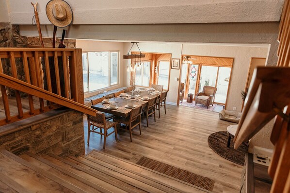 Dining - Piedras Hermosas Retro Retreat near Kern River (Kernville)