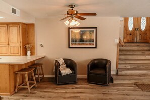 Interior - Piedras Hermosas Retro Retreat near Kern River (Kernville)