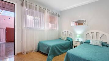 3 bedrooms, iron/ironing board, free WiFi, bed sheets