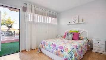 3 makuuhuonetta, silitysrauta/-lauta, ilmainen Wi-Fi, vuodevaatteet