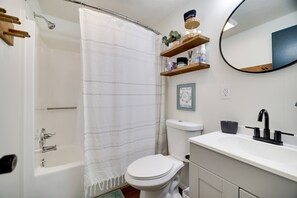 Een douche, een haardroger, handdoeken