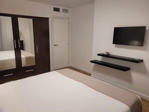 3 bedrooms, iron/ironing board, free WiFi, bed sheets - Holiday Apartment "Ejido Centro" with Balcony & Wi-Fi (El Ejido)