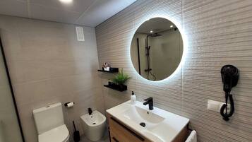 Shower, hair dryer, towels