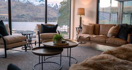 Genoa - Sleeps 6 - Lakefront Apartment