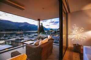 Interior - Nautilus Penthouse - Lake views - Walk to town (Wānaka)