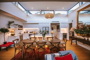 Dining - Nautilus Penthouse - Lake views - Walk to town (Wanaka)