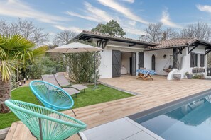 A heated pool - 4-Star Villa Arcachon – Heated Pool, Garden & Petanque, Sleeps 8 (La Teste-de-Buch)