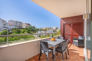 Outdoor dining - Apartment "Tourismer C" with Pool, Balcony & Wi-Fi (Lagos)