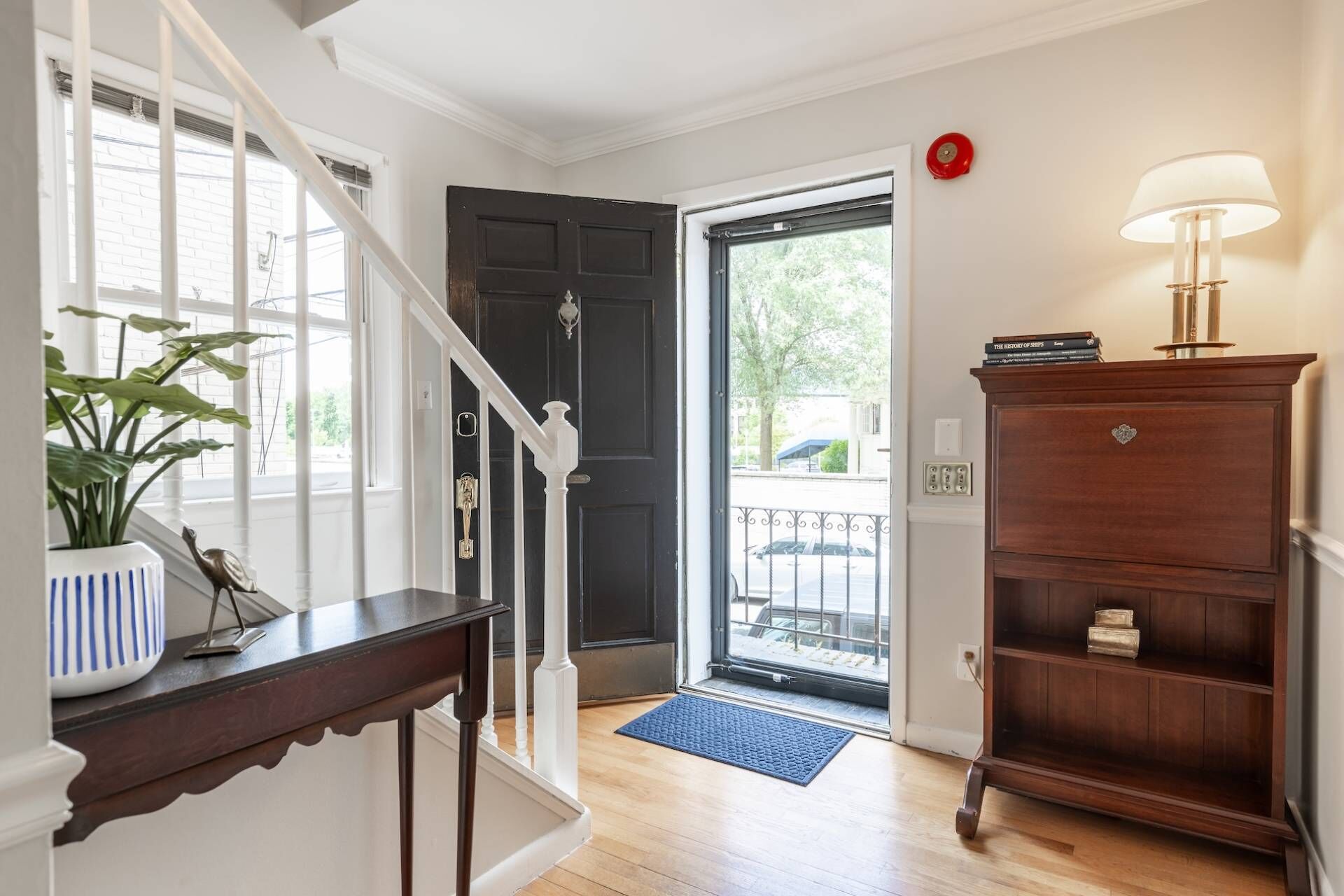 المنشأة من الداخل