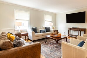 TV - On-Site Parking, Steps to USNA Gate 3 and Private Patio at Historic Gatehouse (Annapolis)