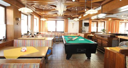 Spacious group house with sauna and ski storage