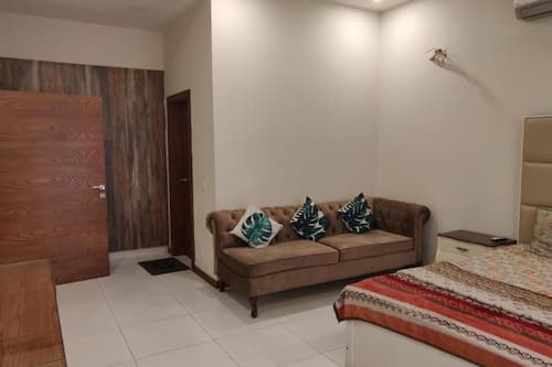 Deluxe Double Room | Iron/ironing board, free WiFi