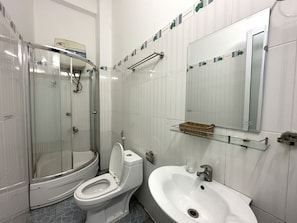 Standard Double Room | Bathroom | Shower, free toiletries, towels, soap - OYO 1172 Tai Loc Hotel (Ho Chi Minh City)