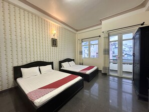 Deluxe Room, 2 Double Beds | Desk, laptop workspace, free WiFi, bed sheets - OYO 1172 Tai Loc Hotel (Ho Chi Minh City)