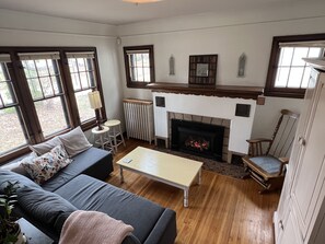 Smart TV, fireplace, DVD player, books