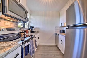 Fridge, microwave, stovetop, dishwasher