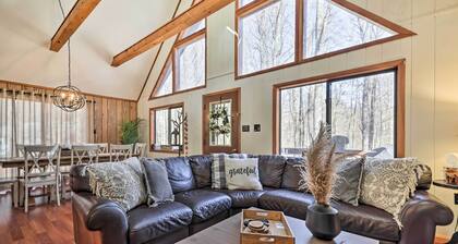 Fire Pit & Grill: 'Woodside Nest' in Pocono Lake!