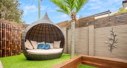 Luxury Retreat Home - 4Bed House - Mins from CBD