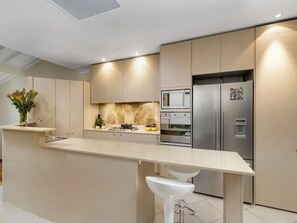 Frigorifero, microonde, forno, lavastoviglie