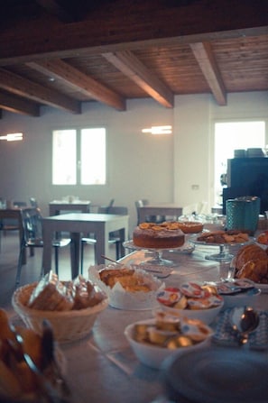 Free daily buffet breakfast  - Il Colle Dei Lecci (Ancona)