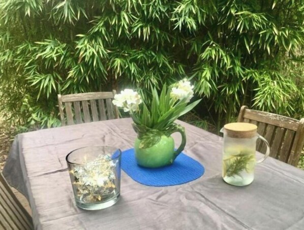 تناول الطعام بالخارج