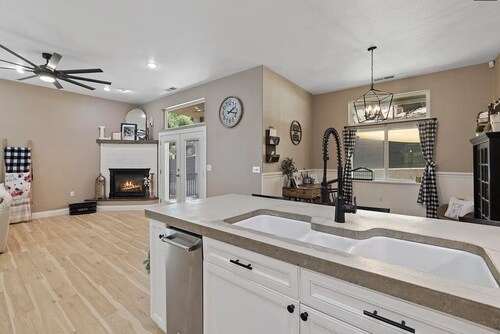 Spacious-Gourmet Kitchen-Sauna-Luxe King Bed-Nespresso-Ping Pong-Arcade