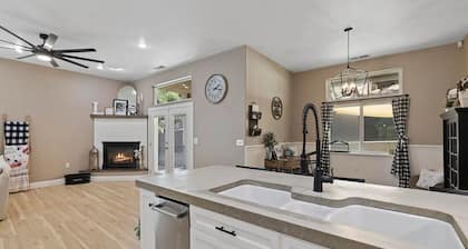 Spacious-Gourmet Kitchen-Sauna-Luxe King Bed-Nespresso-Ping Pong-Arcade