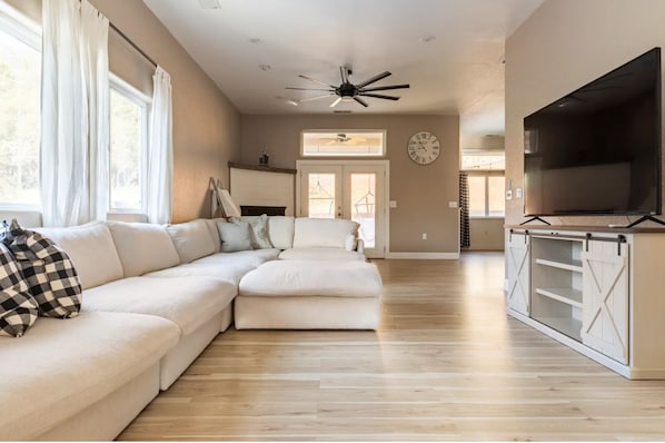 Smart TV, fireplace, video games, table tennis