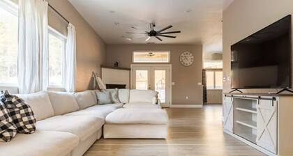 Spacious-Gourmet Kitchen-Sauna-Luxe King Bed-Nespresso-Ping Pong-Arcade