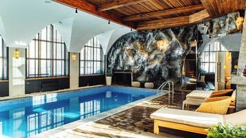 Una piscina techada