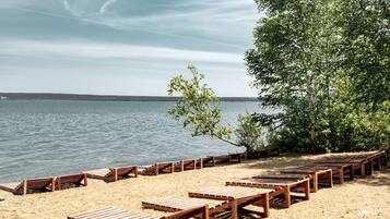 Private beach, sun-loungers, beach towels