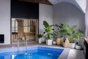 Dusche, kostenlose Toilettenartikel, Haartrockner, Bademäntel