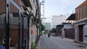 Exterior - OYO 75416 Rama3 Sunrise Hostel (Bangkok)