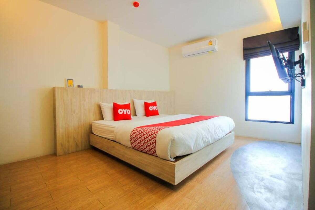 Family Room, Shared Bathroom | WiFi (free), bed sheets