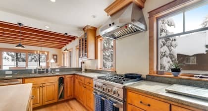 Rustic cabin by the lake & skiing with private sauna & game room - dog-friendly