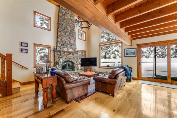 TV, fireplace, ping pong