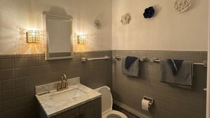 Unclassified image, 4 of 20, button - Red Lotus Inn (Milwaukee)
