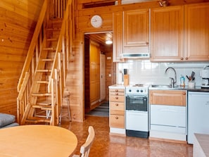 Fridge, microwave, dishwasher, cookware/dishes/utensils