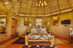 Double Room | Blackout curtains, free WiFi, bed sheets - Lake Munyanyange Caves Lodge (Kasese)