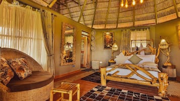 Double Room | Blackout drapes, free WiFi, bed sheets